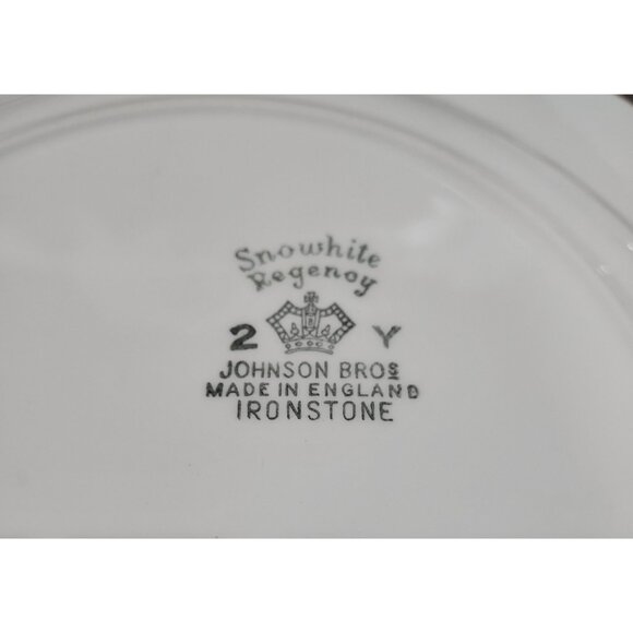 Ironstone Johnson Brothers Made in England Regency White Swarl 4 Piece Set - Picture 4 of 4